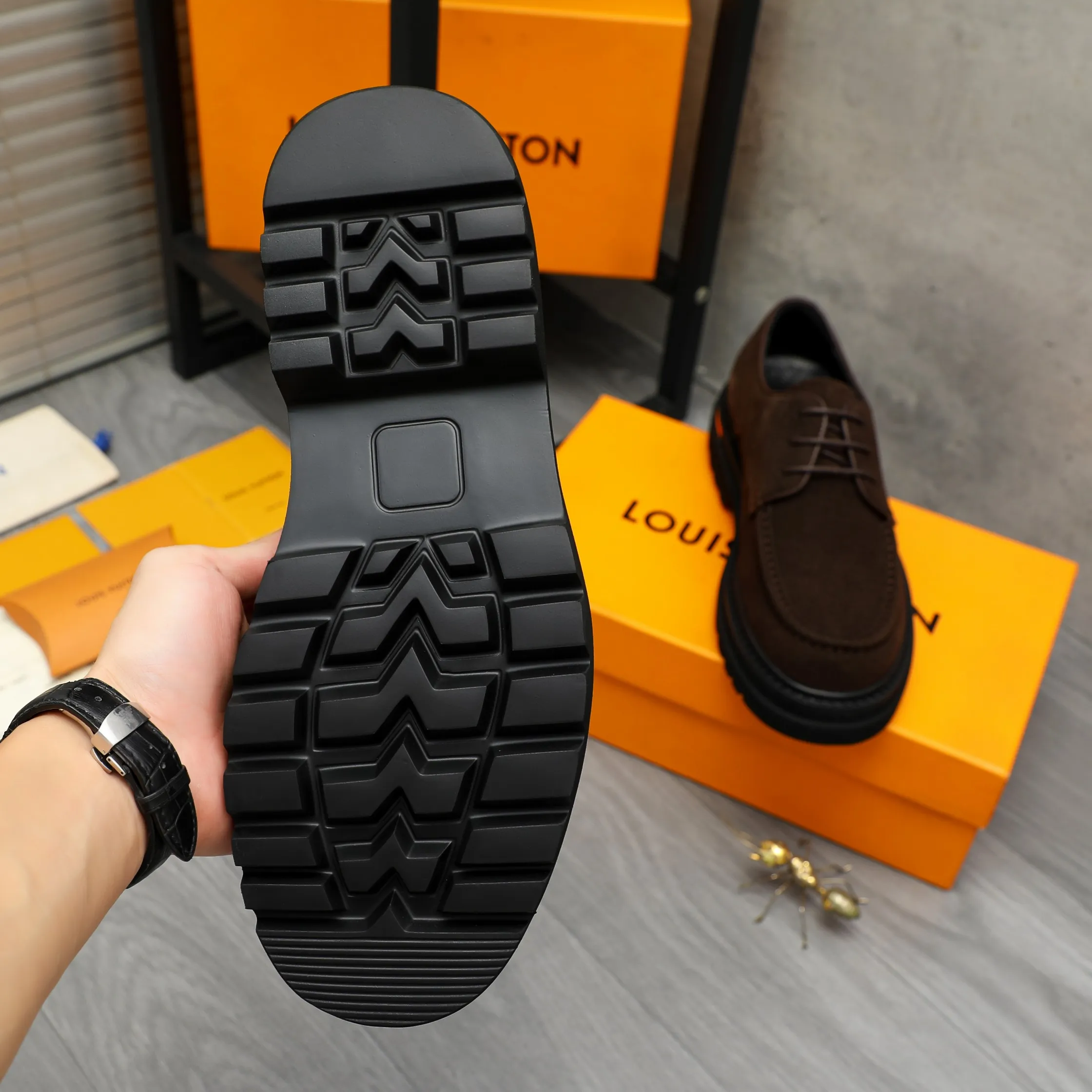Men's shoes 💰620 Product trademark: LV "Louis Vuitton" business casual lace-up leather shoes Regular size: 37-46 Product materials: Selected high-quality frosted cowhide upper, pigskin lining, rubber outsole